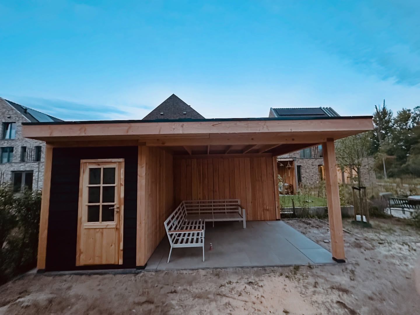 Duurzame houten constructie met strakke lijnen