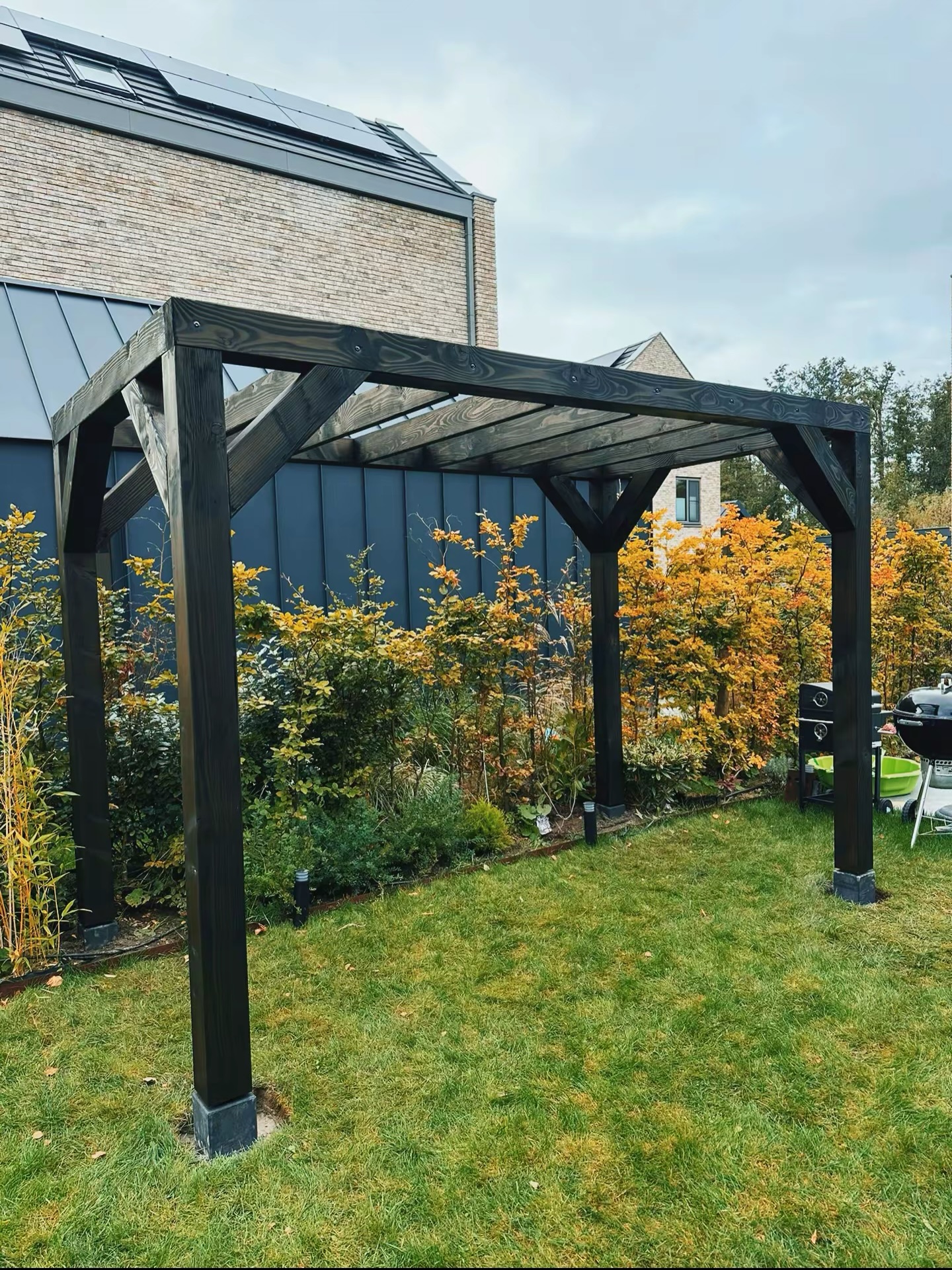 Houten overkapping met pergola details