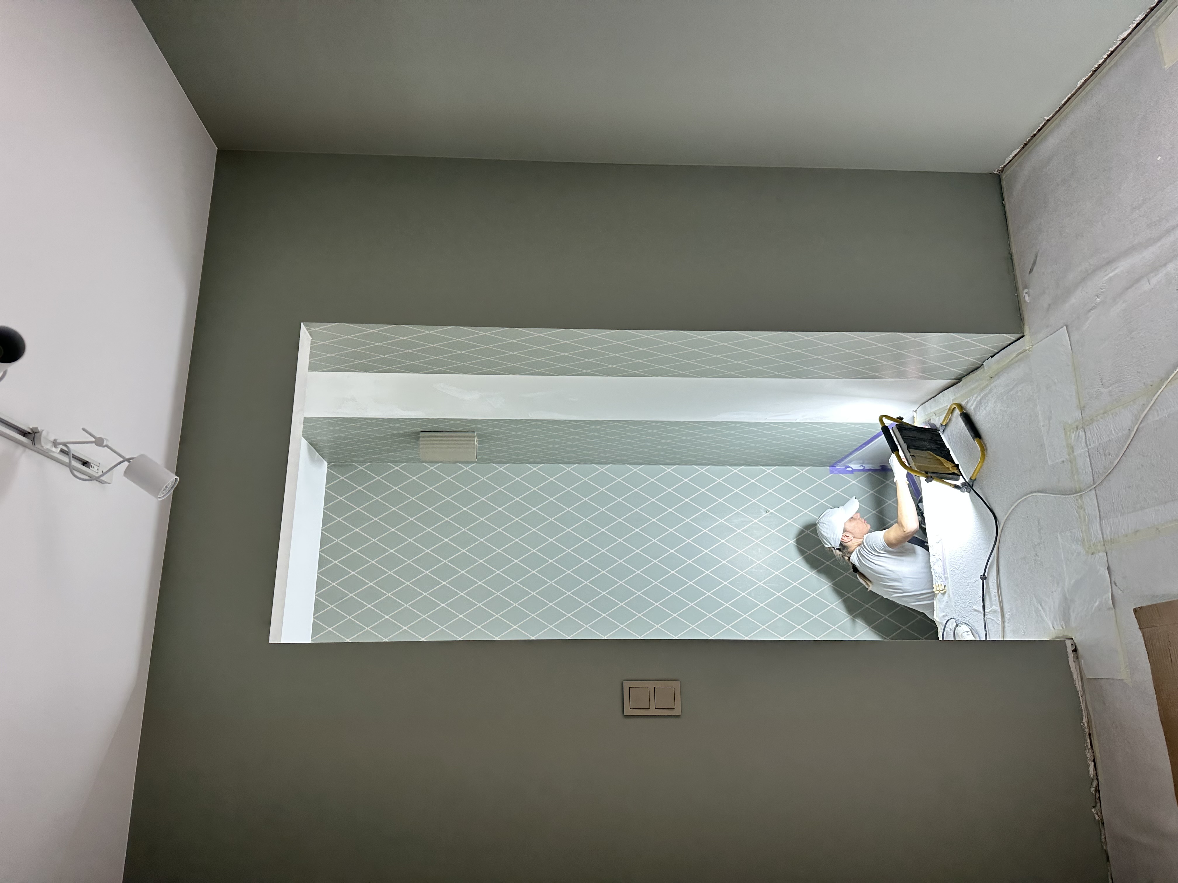 Verf- en behangwerk gecombineerd bij renovatie