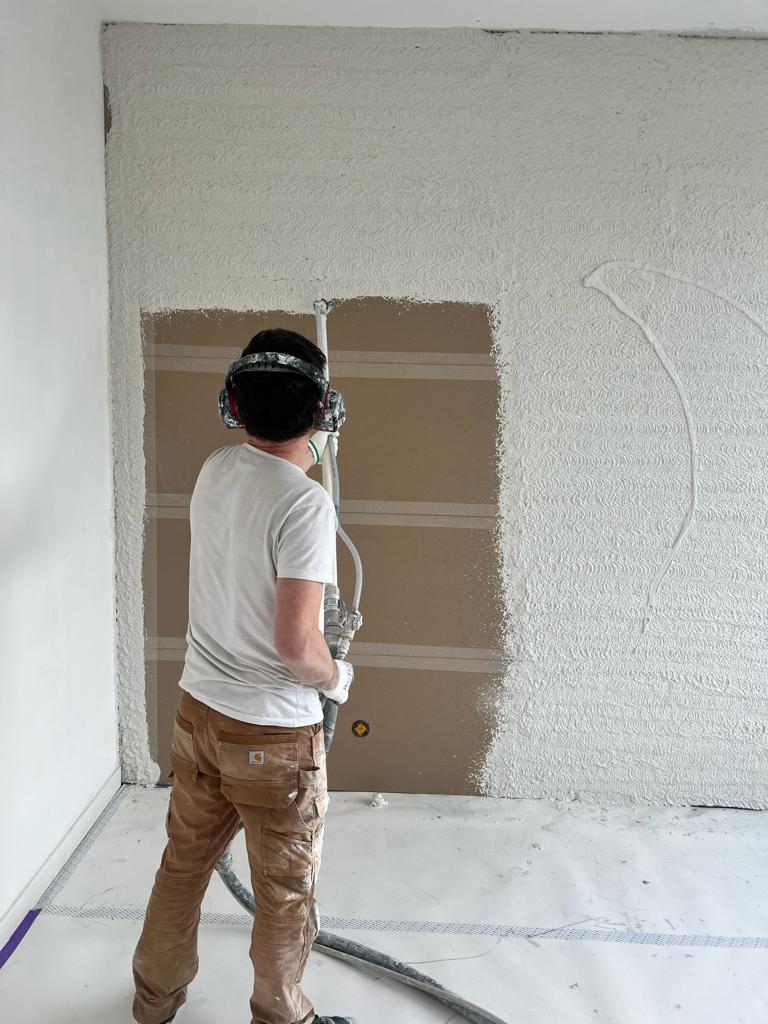 Glad afgewerkt stucwerk op wanden en plafonds