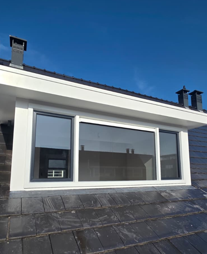 Afgewerkte dakkapel met binnenzijde zolderruimte