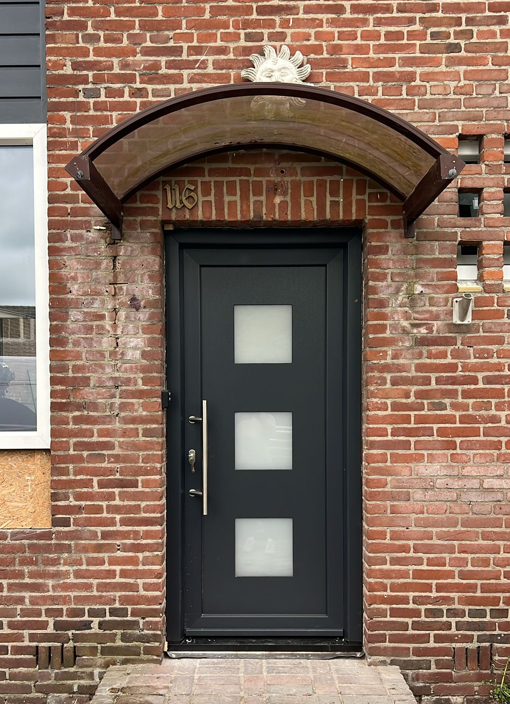 Strak afgewerkte kozijnen met kitwerk na plaatsing